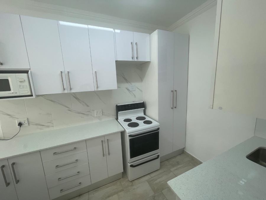 To Let 1 Bedroom Property for Rent in Illovo Gauteng