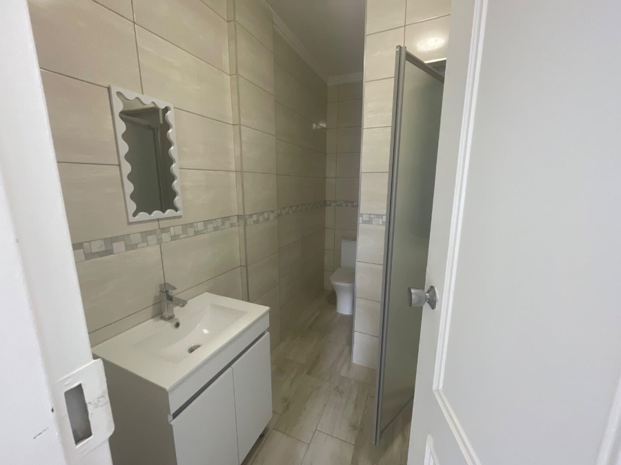 To Let 1 Bedroom Property for Rent in Illovo Gauteng