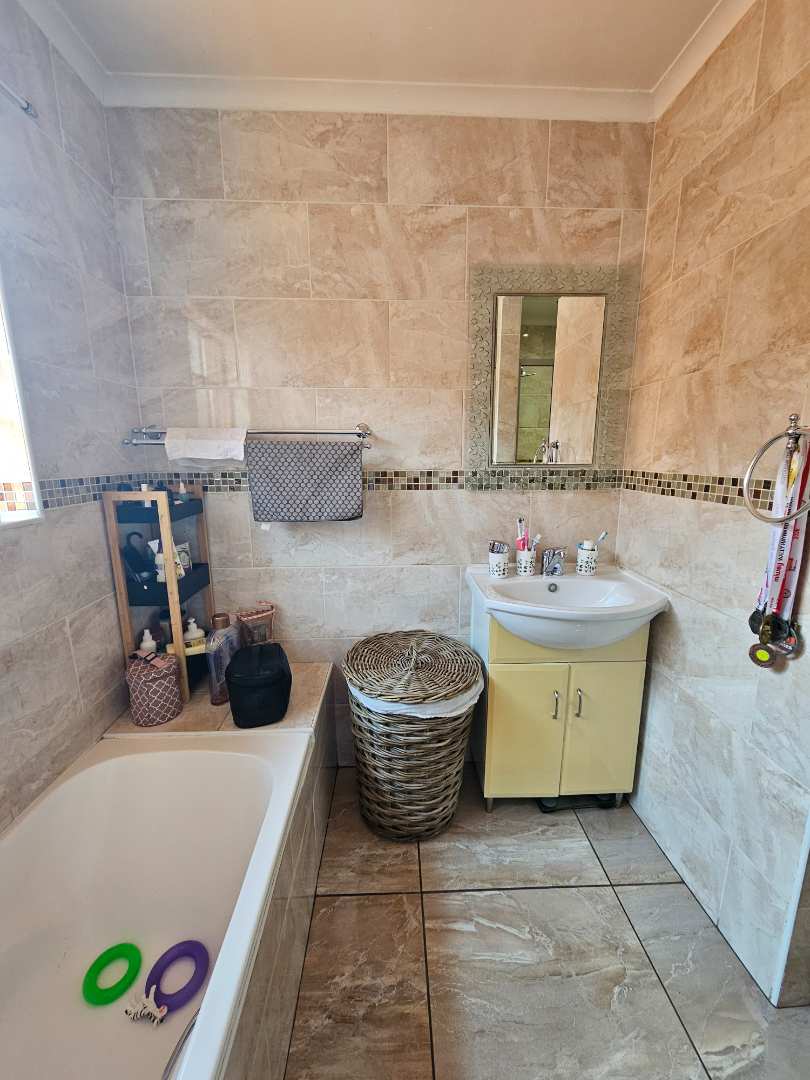 2 Bedroom Property for Sale in Florauna Gauteng