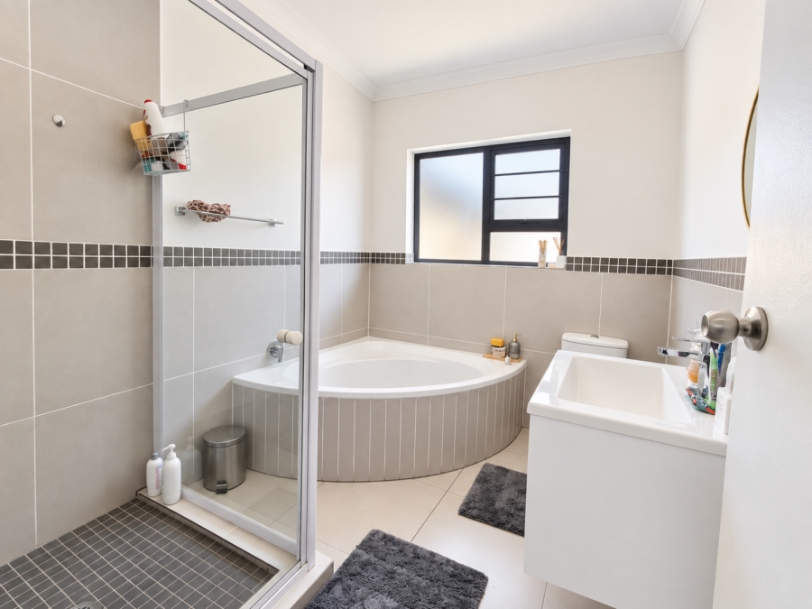 3 Bedroom Property for Sale in Ruimsig Gauteng