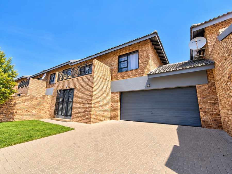 3 Bedroom Property for Sale in Ruimsig Gauteng