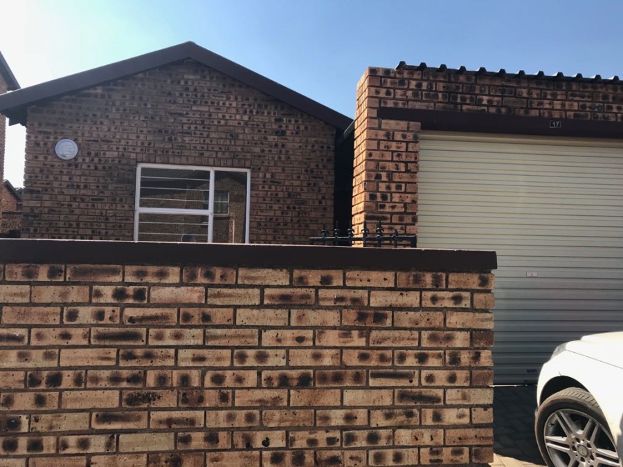 2 Bedroom Property for Sale in Honeydew Gauteng