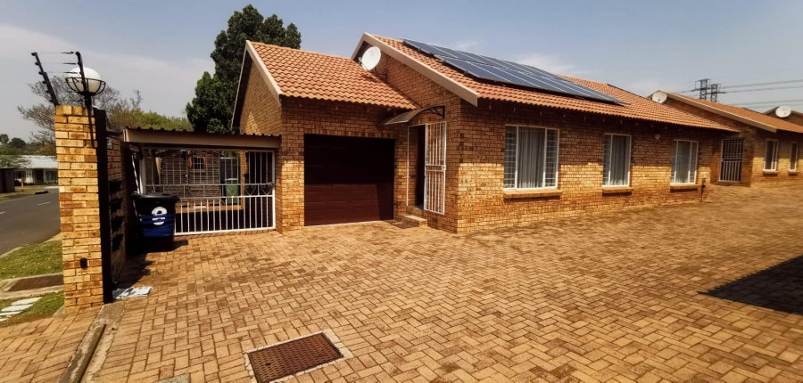 3 Bedroom Property for Sale in New Redruth Gauteng
