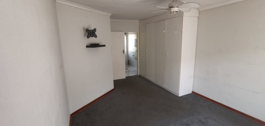 3 Bedroom Property for Sale in New Redruth Gauteng