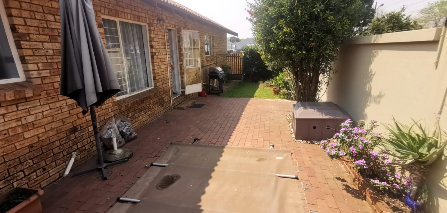 3 Bedroom Property for Sale in New Redruth Gauteng