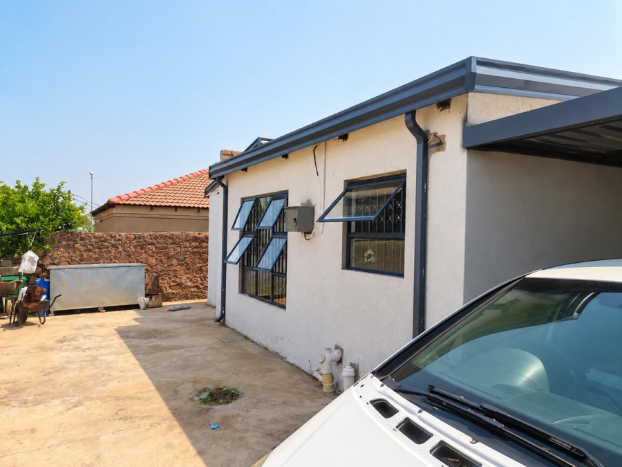4 Bedroom Property for Sale in Soshanguve WW Gauteng