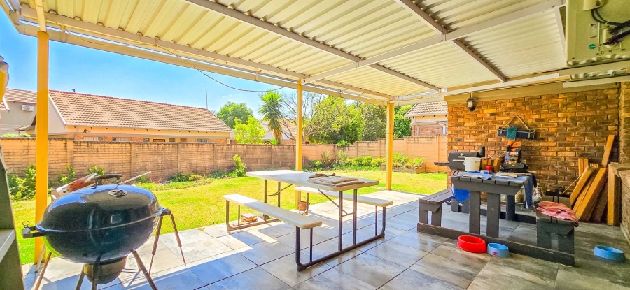 2 Bedroom Property for Sale in Equestria Gauteng