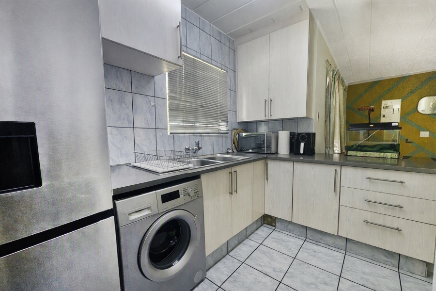 2 Bedroom Property for Sale in Radiokop Gauteng