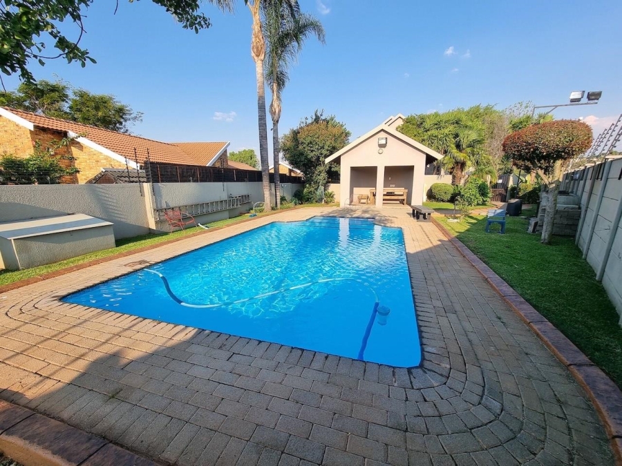 2 Bedroom Property for Sale in Radiokop Gauteng