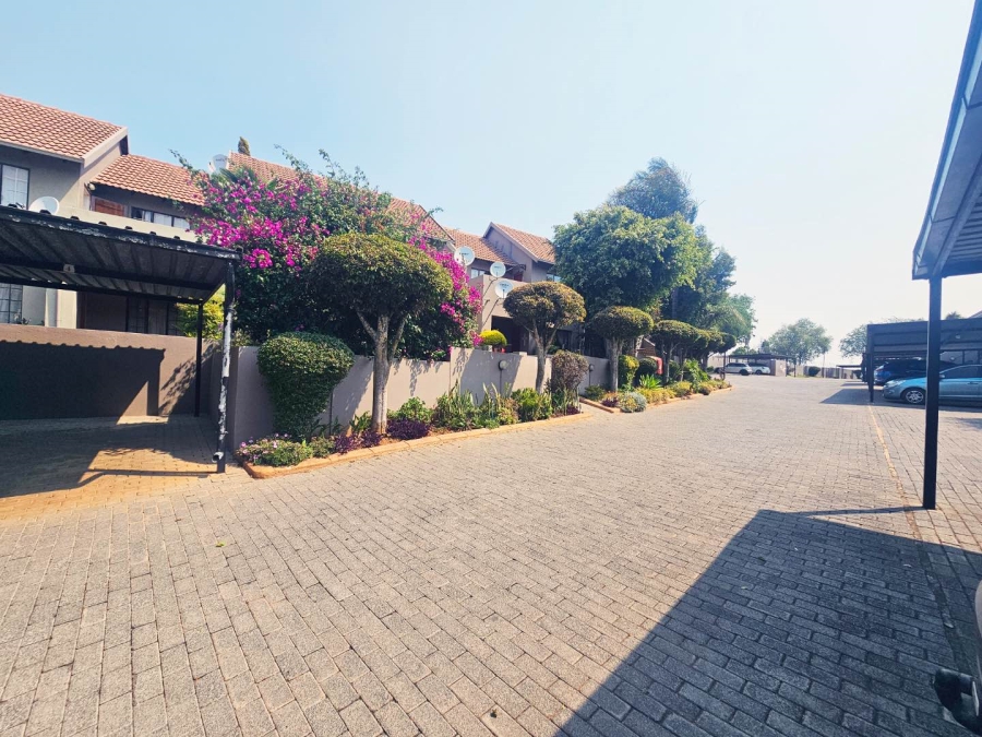 2 Bedroom Property for Sale in Radiokop Gauteng