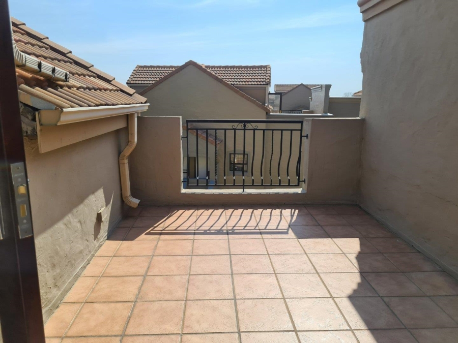 To Let 1 Bedroom Property for Rent in Lonehill Gauteng