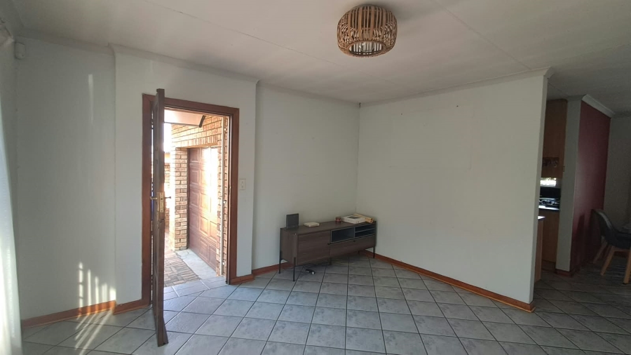 3 Bedroom Property for Sale in New Redruth Gauteng