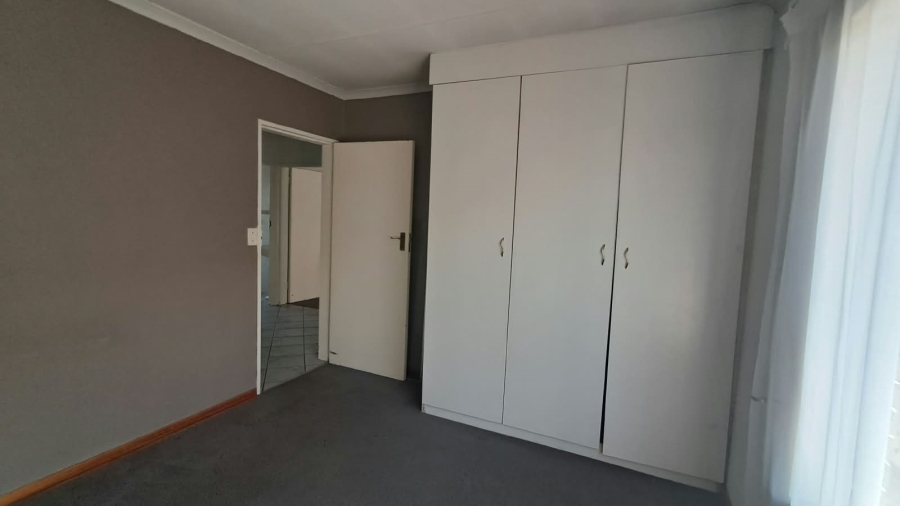 3 Bedroom Property for Sale in New Redruth Gauteng
