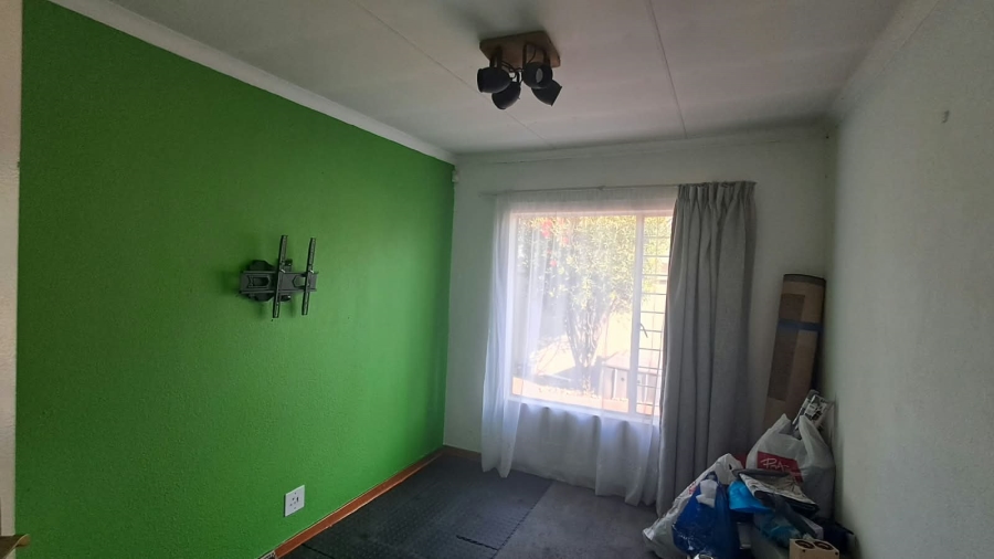 3 Bedroom Property for Sale in New Redruth Gauteng