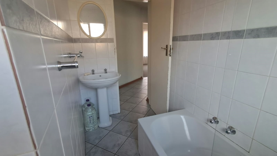 3 Bedroom Property for Sale in New Redruth Gauteng