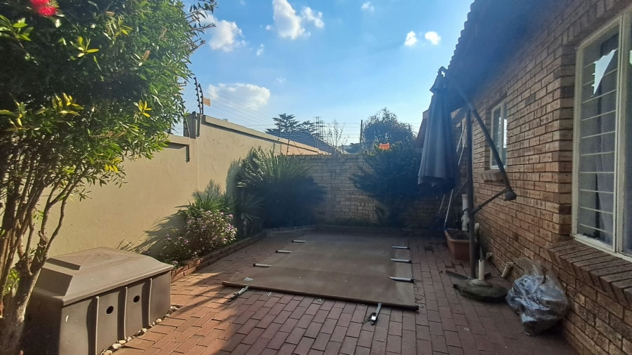 3 Bedroom Property for Sale in New Redruth Gauteng