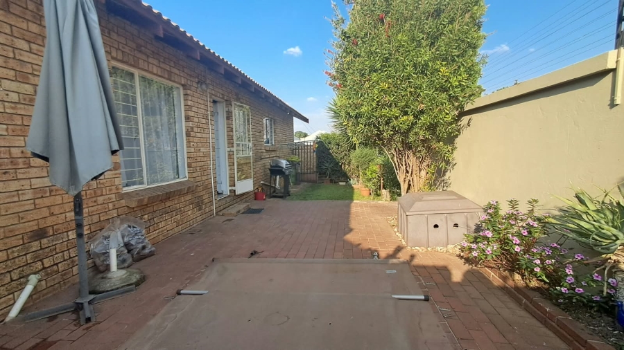 3 Bedroom Property for Sale in New Redruth Gauteng