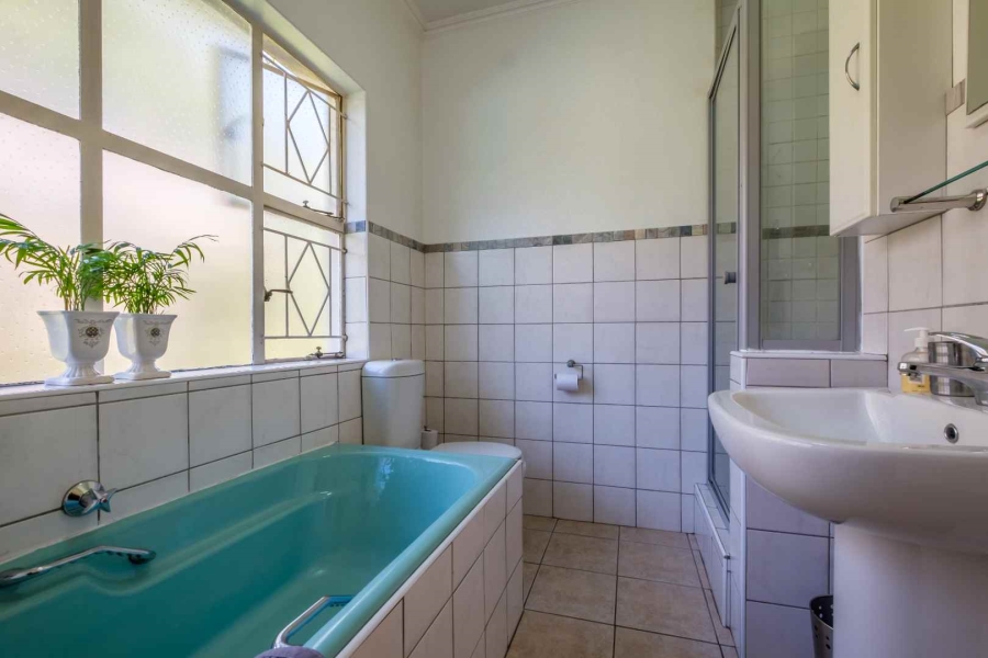 3 Bedroom Property for Sale in Farrarmere Gauteng