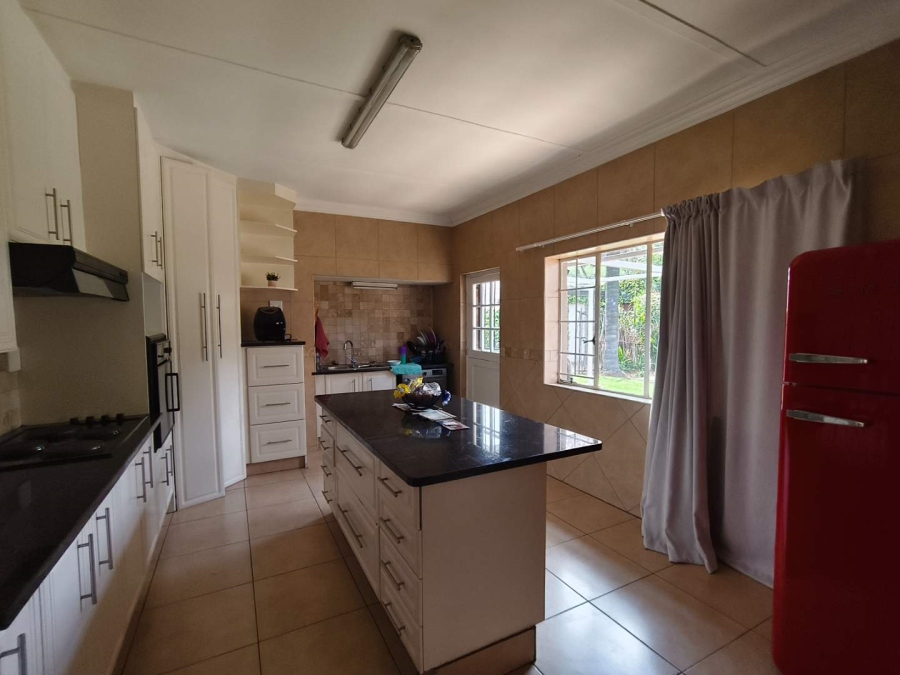 To Let 3 Bedroom Property for Rent in Linden Gauteng