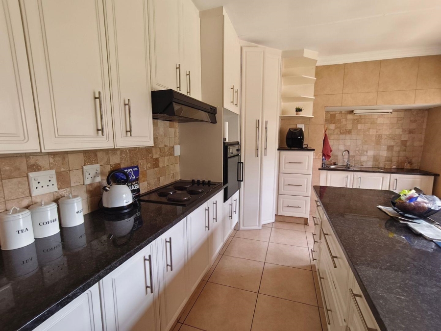 To Let 3 Bedroom Property for Rent in Linden Gauteng