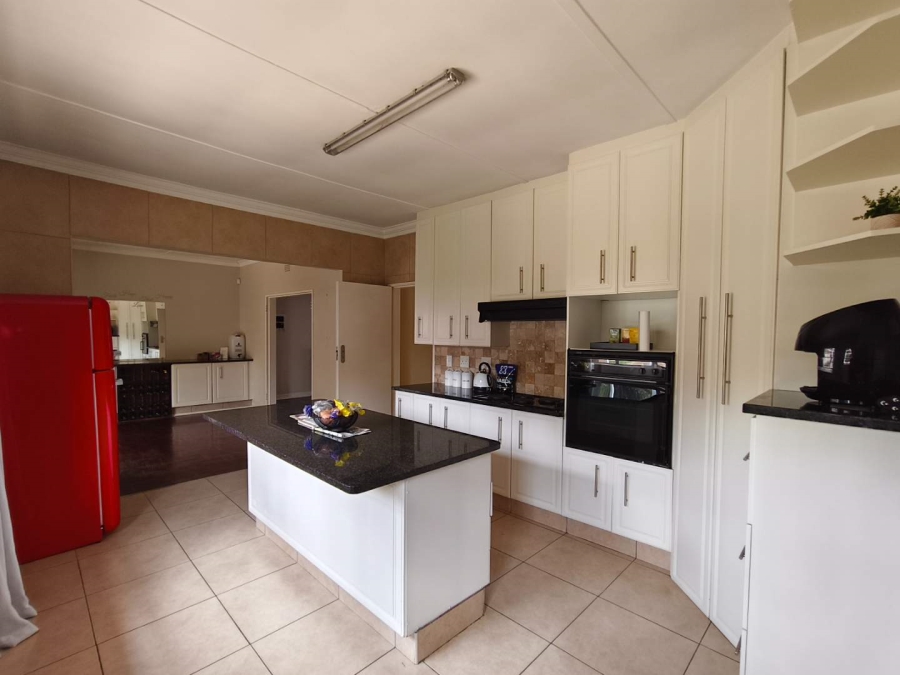 To Let 3 Bedroom Property for Rent in Linden Gauteng