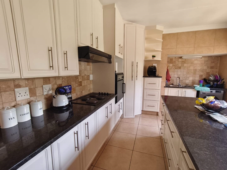 To Let 3 Bedroom Property for Rent in Linden Gauteng