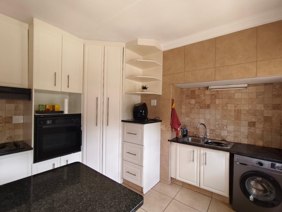 To Let 3 Bedroom Property for Rent in Linden Gauteng