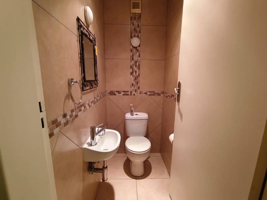 To Let 3 Bedroom Property for Rent in Linden Gauteng