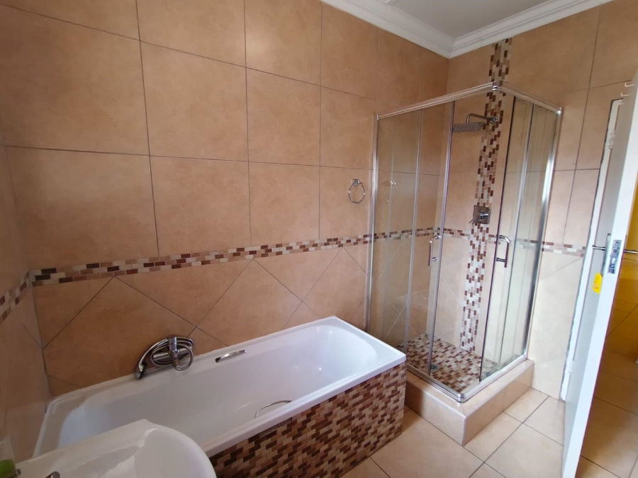 To Let 3 Bedroom Property for Rent in Linden Gauteng