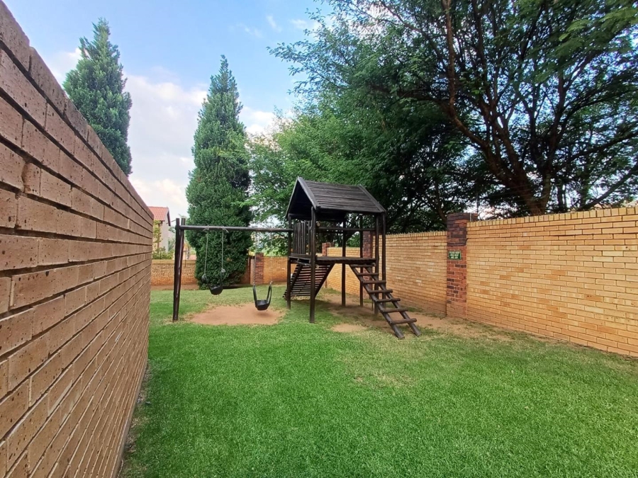 To Let 2 Bedroom Property for Rent in Honeydew Grove Gauteng
