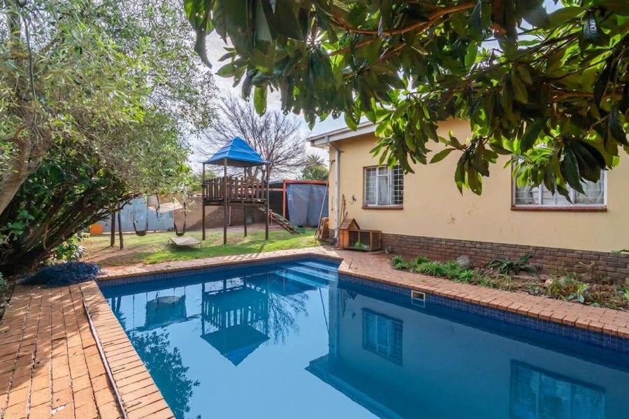 5 Bedroom Property for Sale in Florida Gauteng