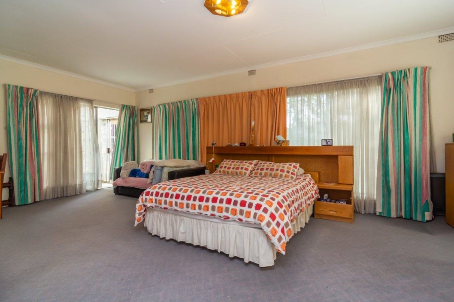 5 Bedroom Property for Sale in Florida Gauteng