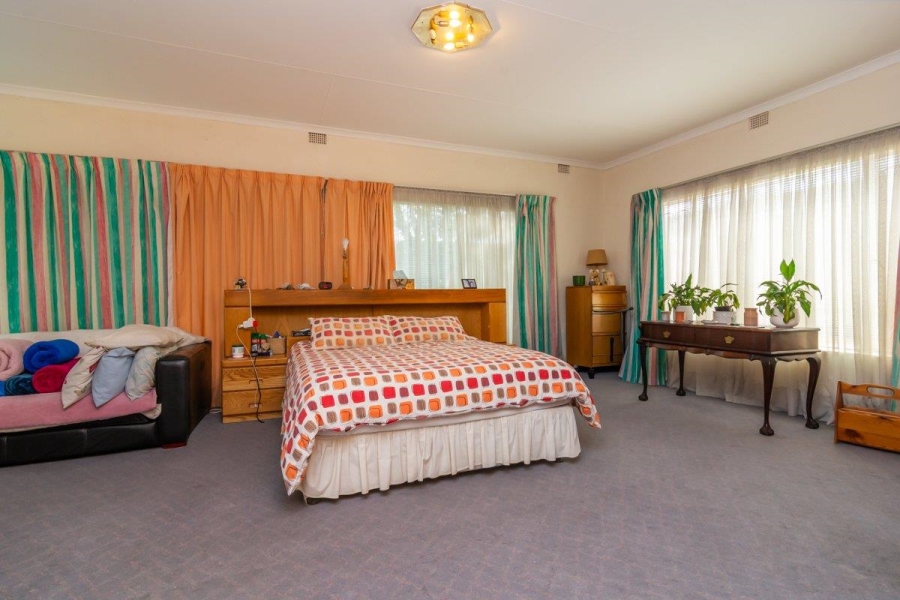 5 Bedroom Property for Sale in Florida Gauteng