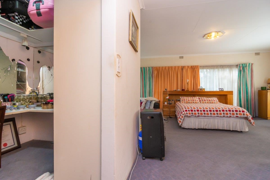 5 Bedroom Property for Sale in Florida Gauteng