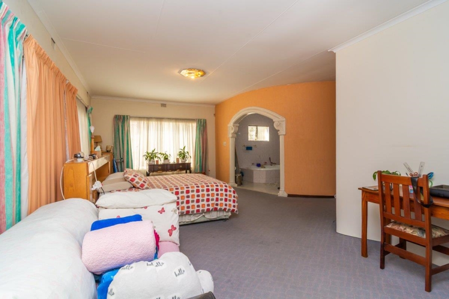5 Bedroom Property for Sale in Florida Gauteng
