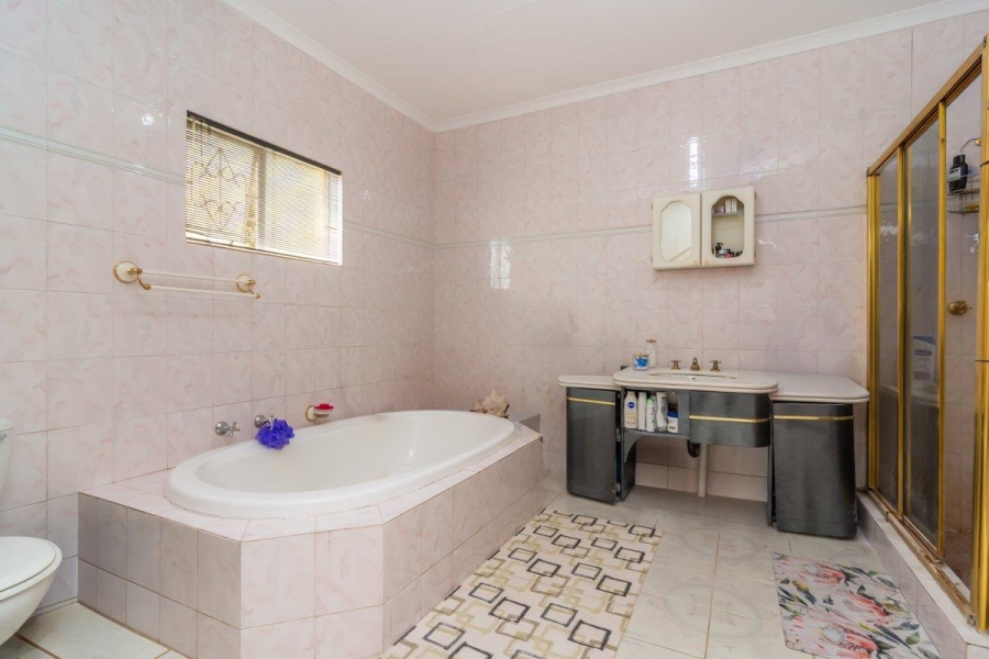 5 Bedroom Property for Sale in Florida Gauteng