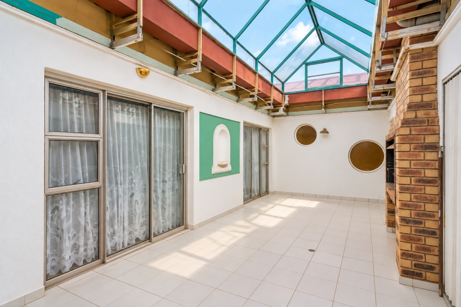 5 Bedroom Property for Sale in Florida Gauteng