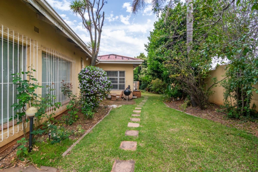 5 Bedroom Property for Sale in Florida Gauteng