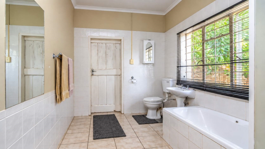 5 Bedroom Property for Sale in Florida Gauteng