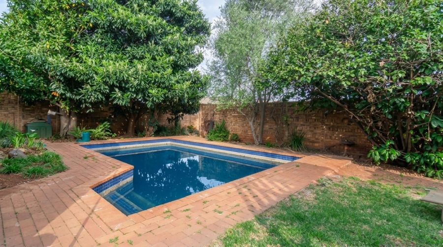 5 Bedroom Property for Sale in Florida Gauteng