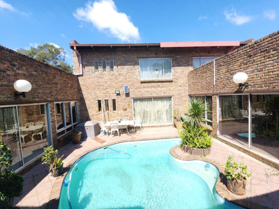 9 Bedroom Property for Sale in Lakefield Gauteng