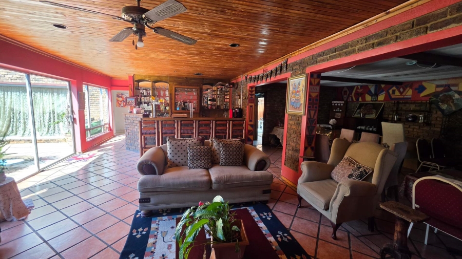 9 Bedroom Property for Sale in Lakefield Gauteng