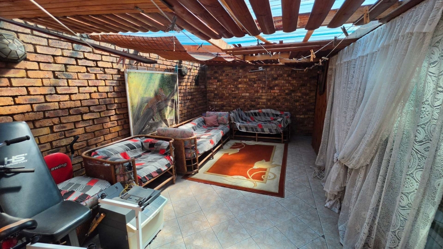 9 Bedroom Property for Sale in Lakefield Gauteng