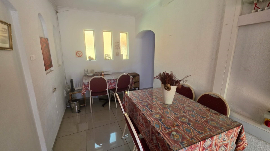 9 Bedroom Property for Sale in Lakefield Gauteng