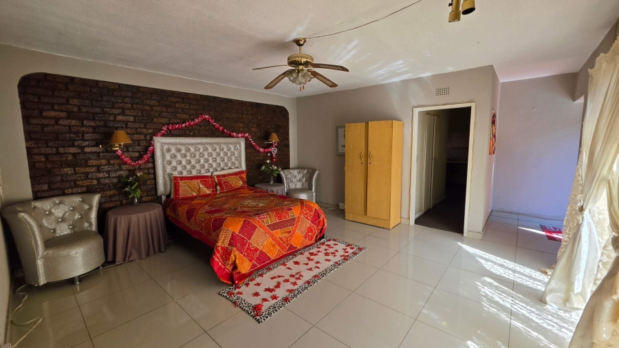 9 Bedroom Property for Sale in Lakefield Gauteng