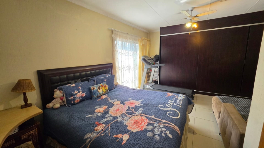 9 Bedroom Property for Sale in Lakefield Gauteng