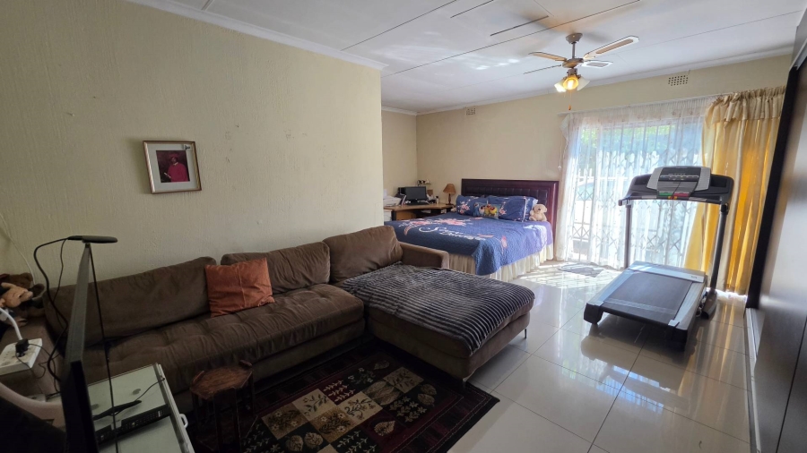 9 Bedroom Property for Sale in Lakefield Gauteng