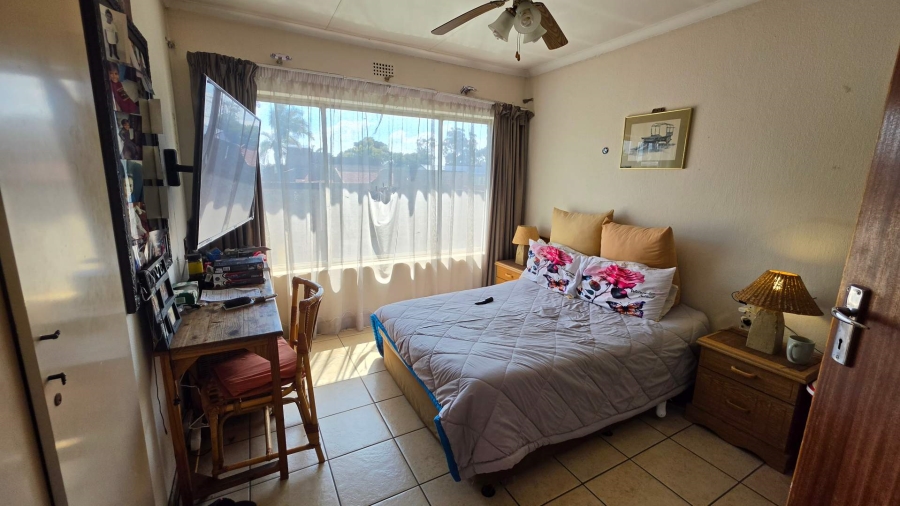 9 Bedroom Property for Sale in Lakefield Gauteng