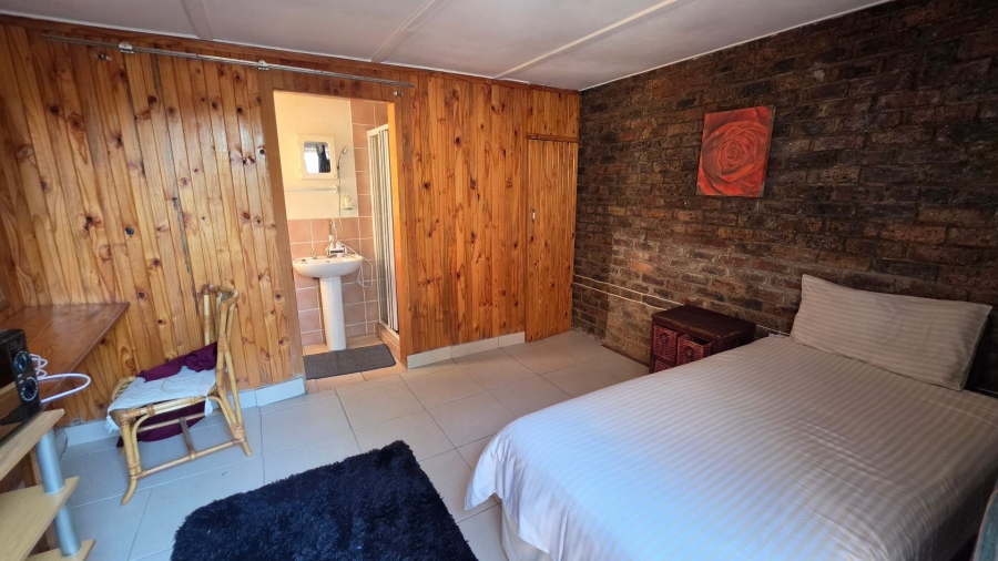 9 Bedroom Property for Sale in Lakefield Gauteng