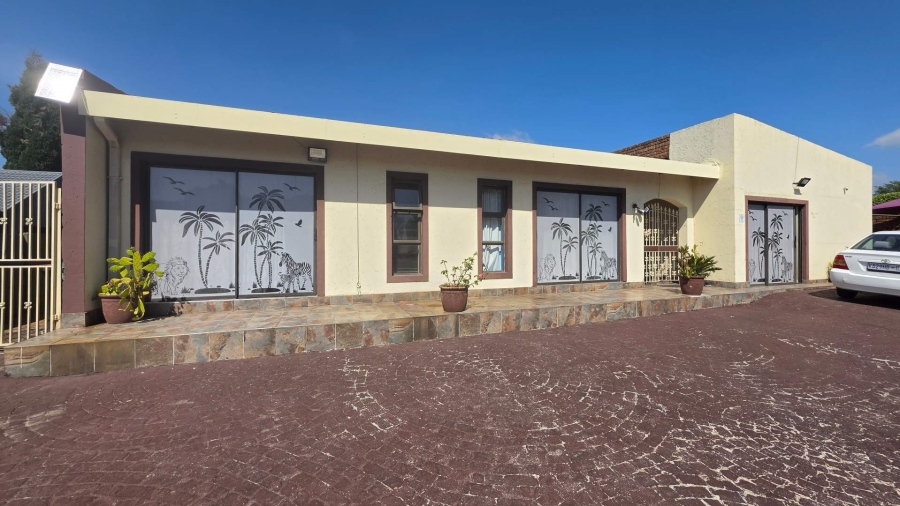 9 Bedroom Property for Sale in Lakefield Gauteng